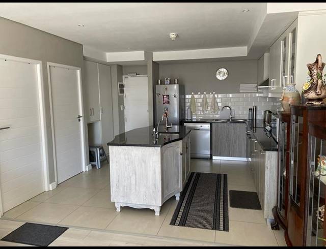 1 BEDROOM APARTMENT FOR SALE IN STELLENRIDGE